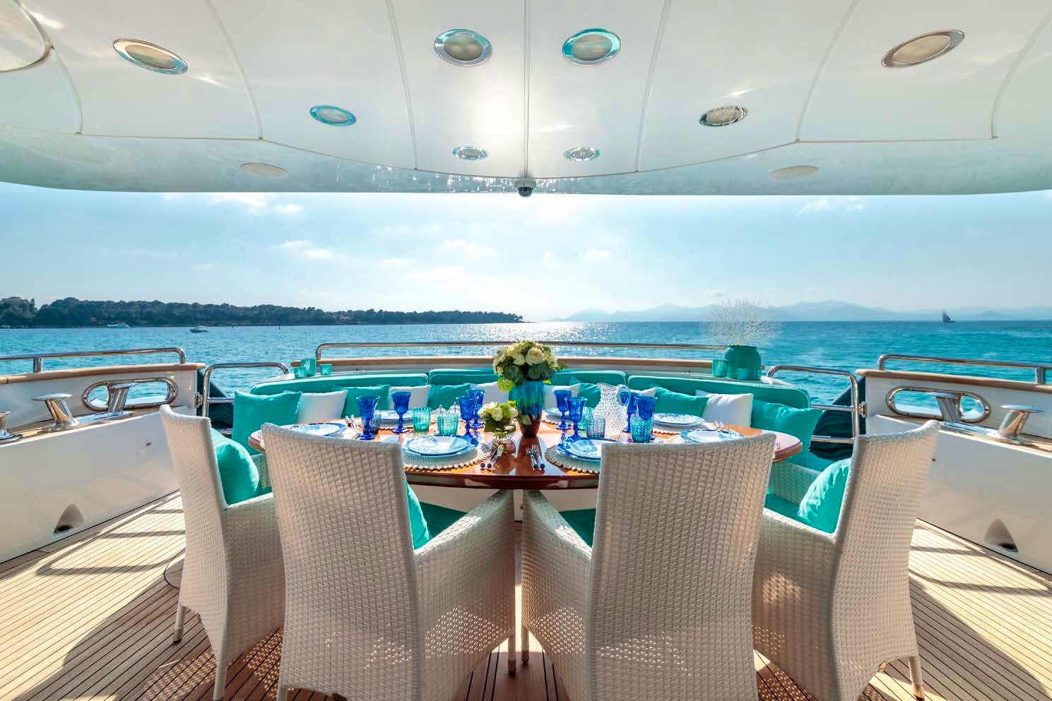 205 Main deck dining.jpg