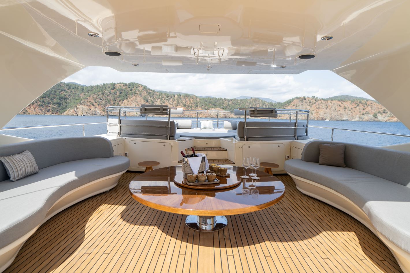 206 Sun deck.jpg