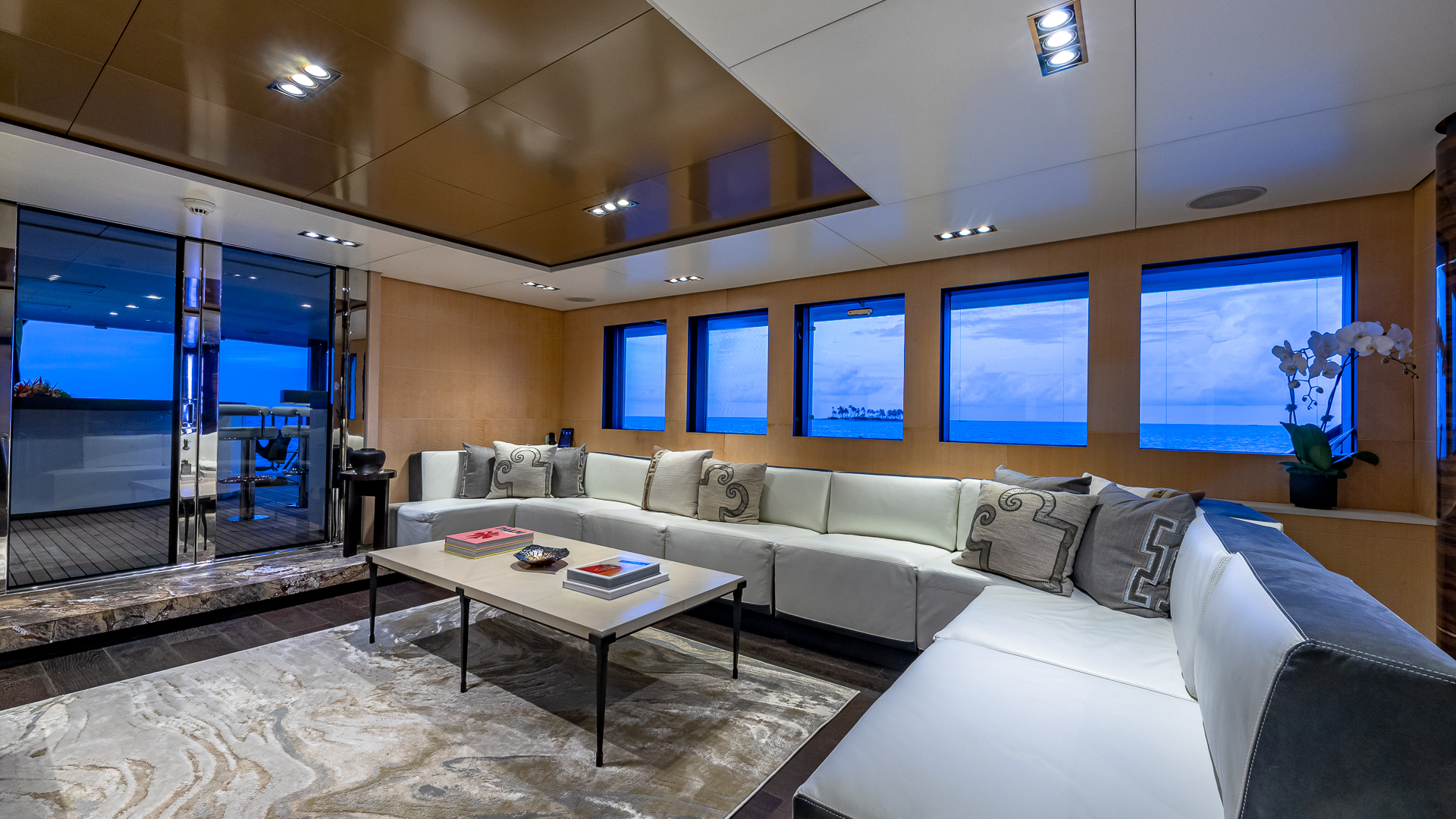 4. Main Salon Looking Aft 2.jpg