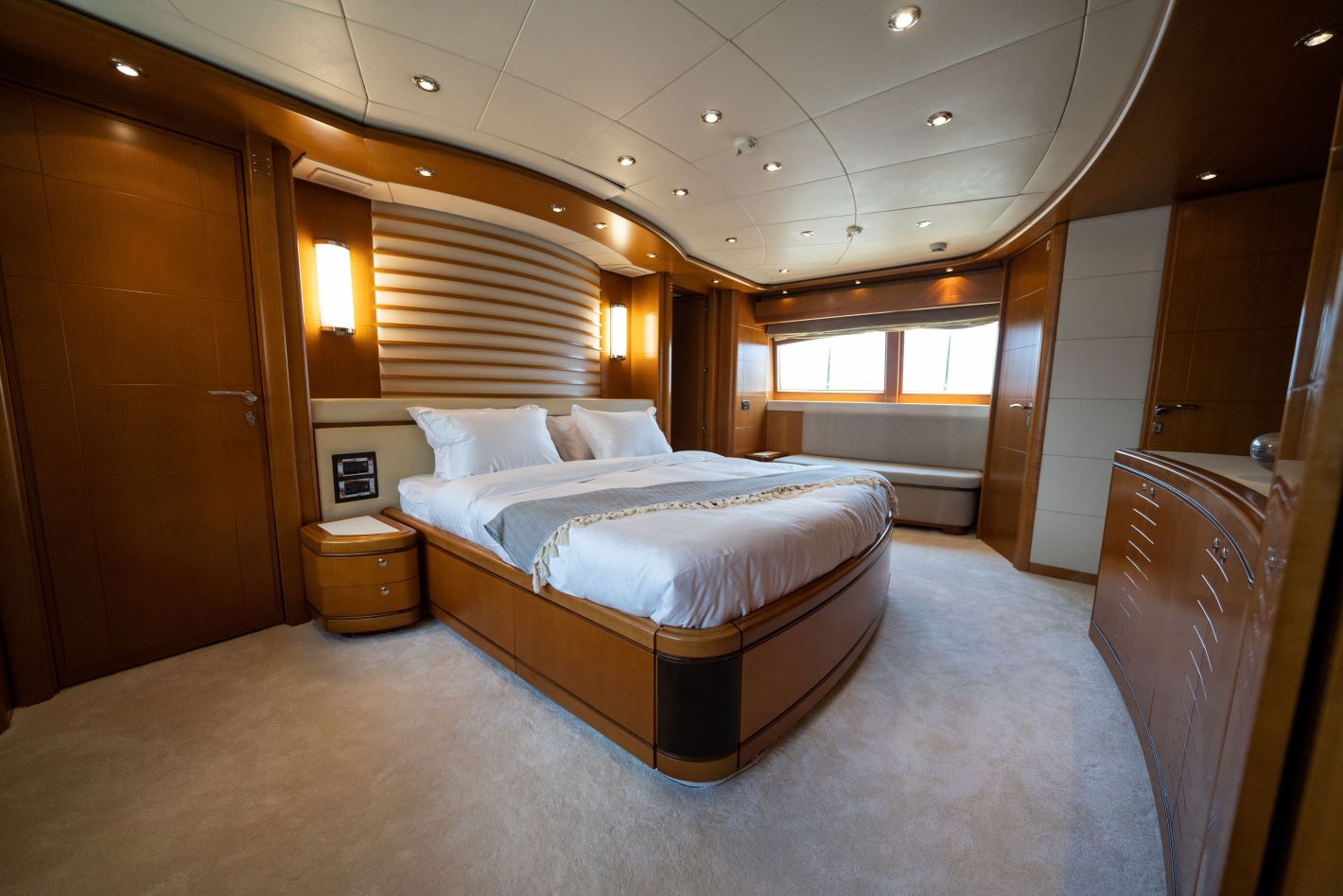401 Master suite.jpg