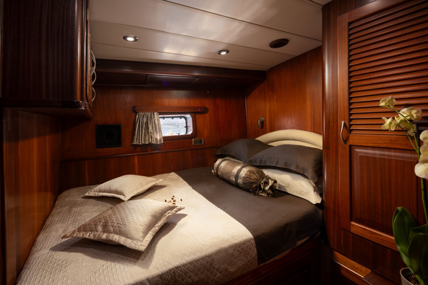 402 Double cabin.jpg