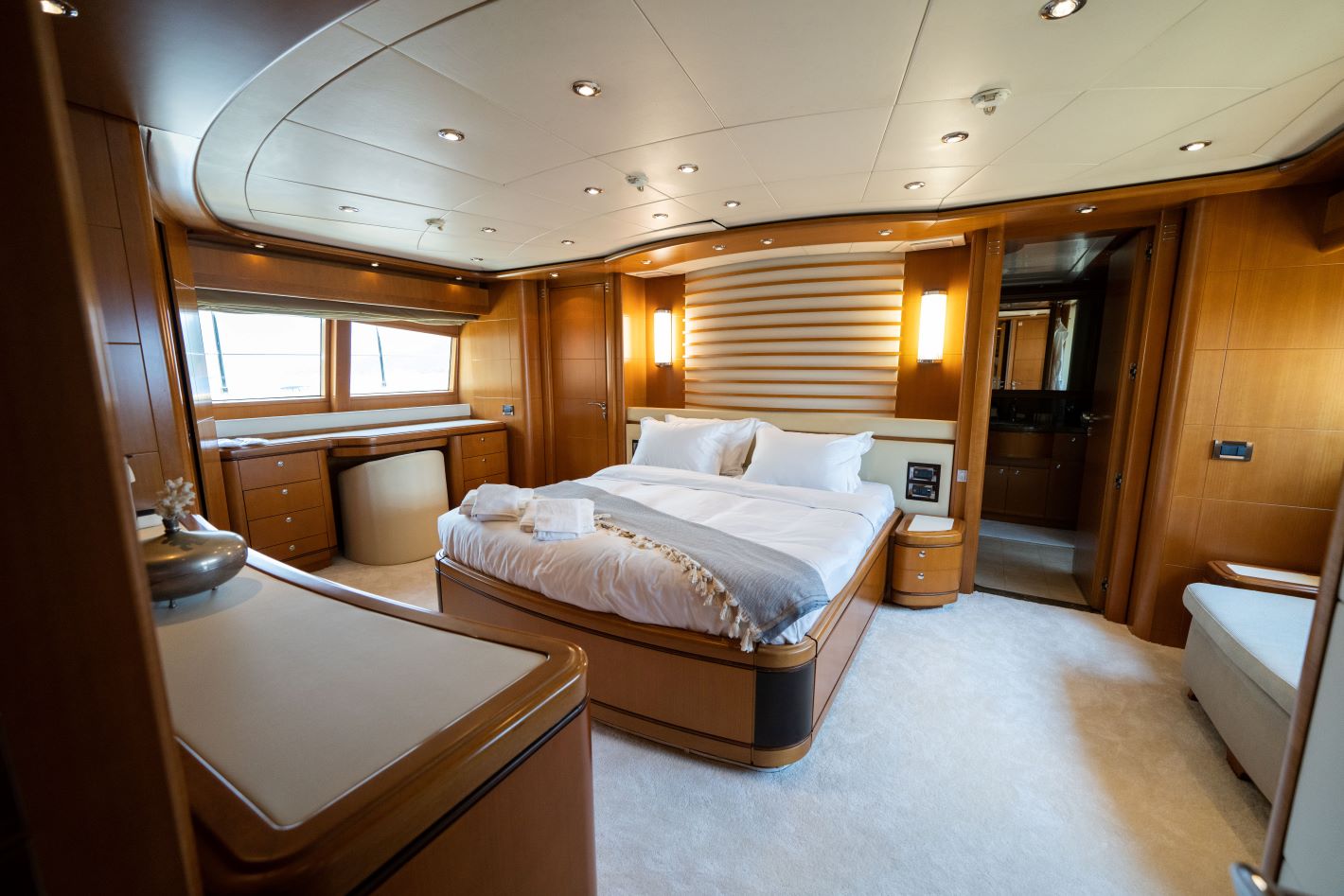 402 Master suite.jpg
