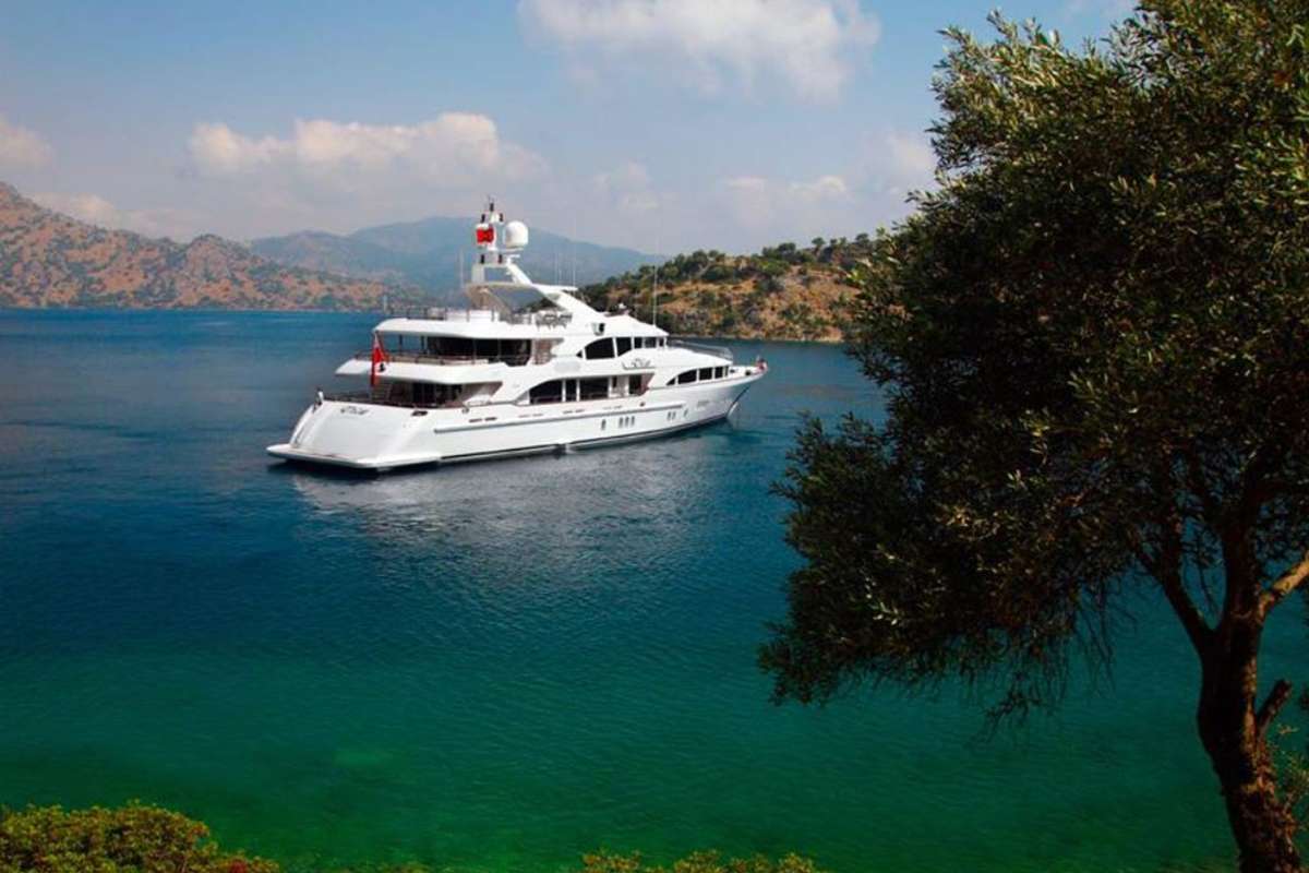 6816brochure4.jpg