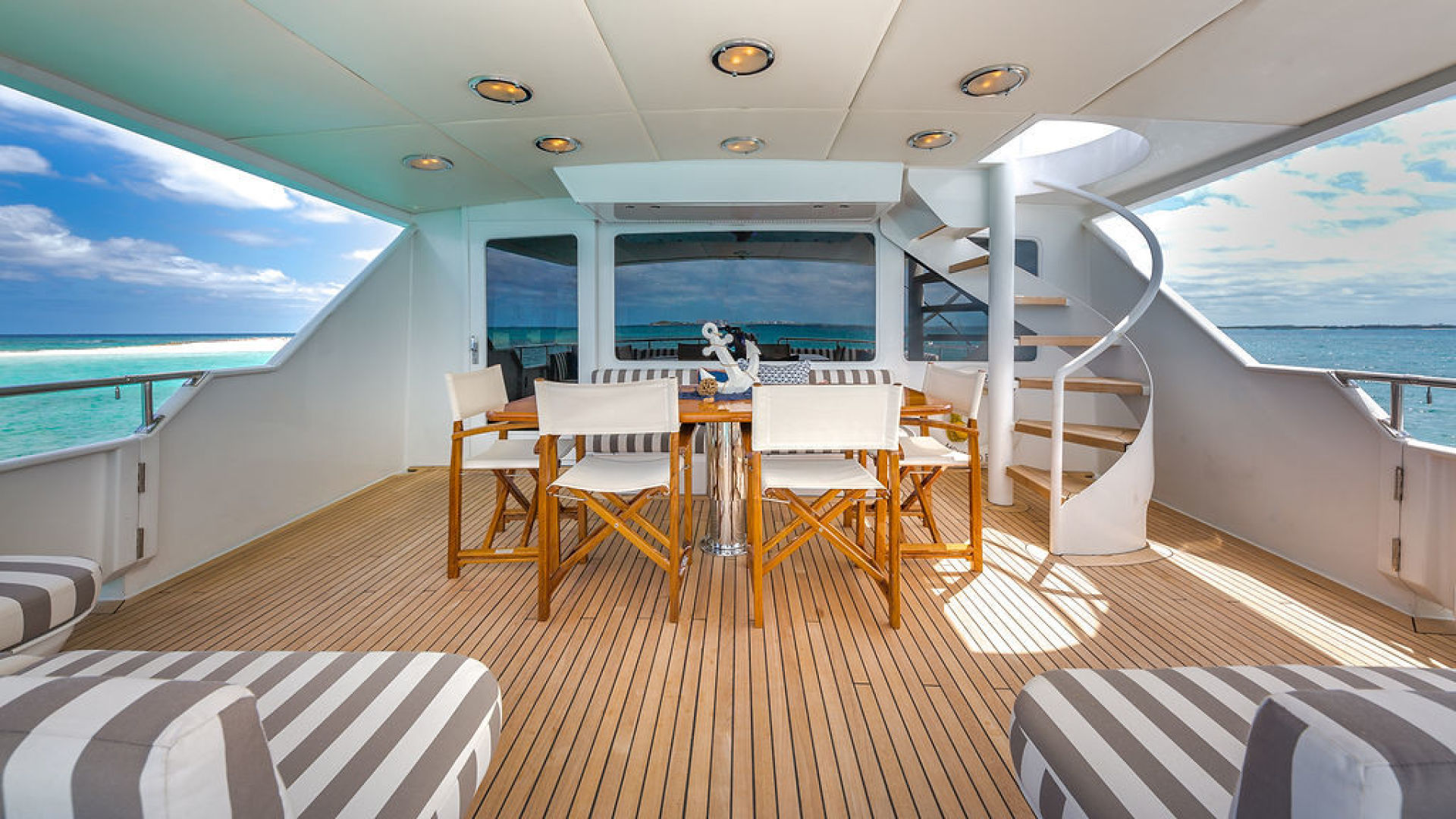 ALEXANDRA JANE Exterior - Aft deck 1.jpg