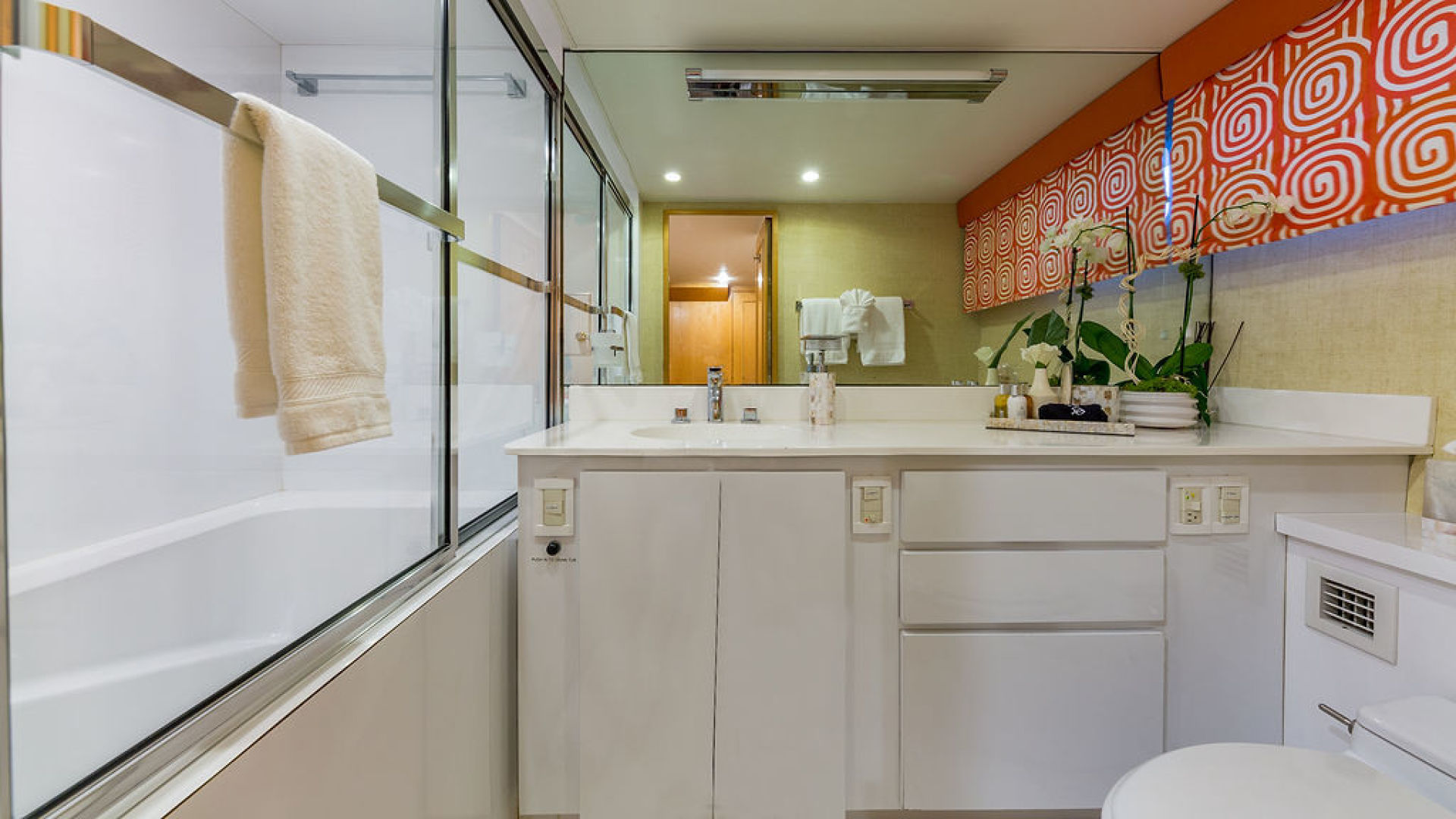ALEXANDRA JANE Interior - Guest ensuite 2.jpg