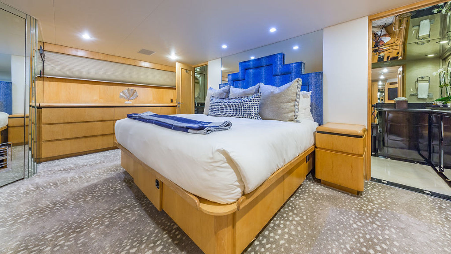 ALEXANDRA JANE Interior - Master cabin 1.jpg
