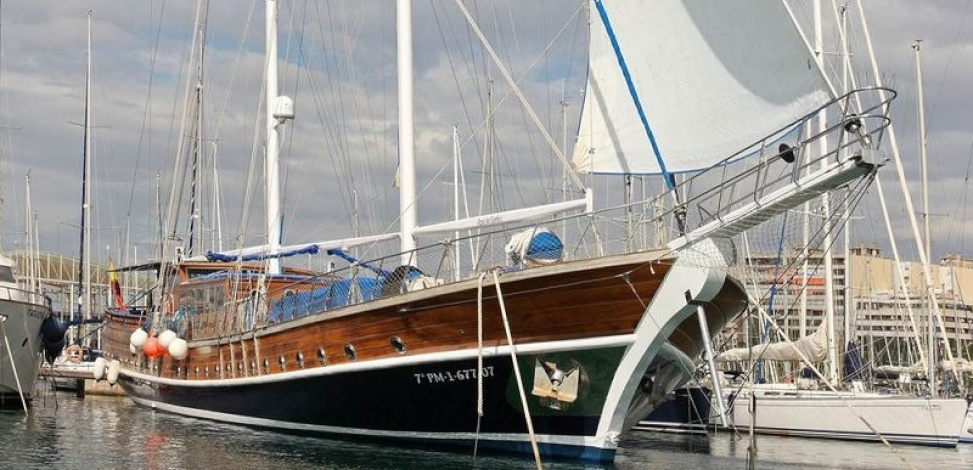 Azul De cortes charter yacht.jpg