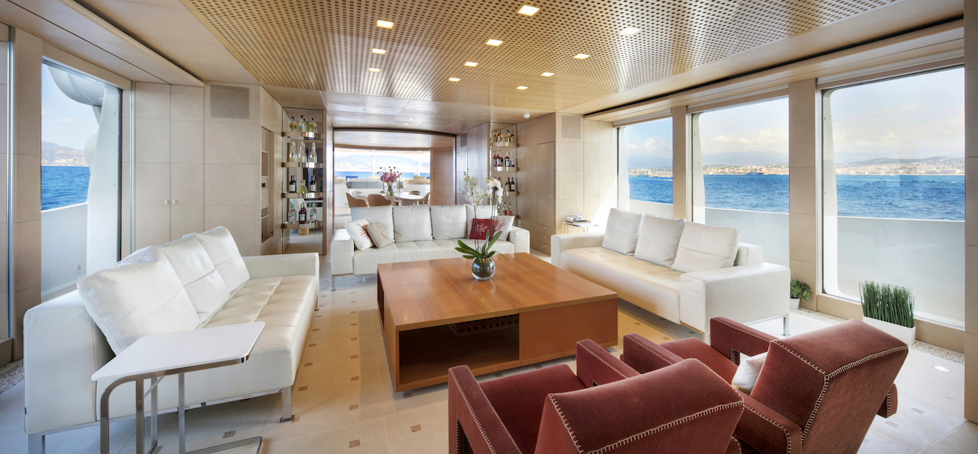 BM interio main deck saloon.jpg