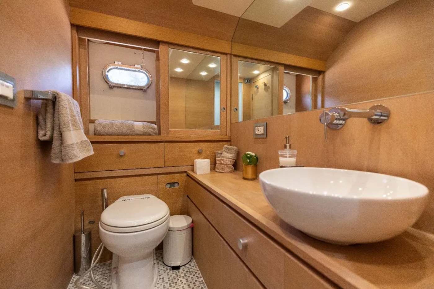 Bathroom Area 05.jpg