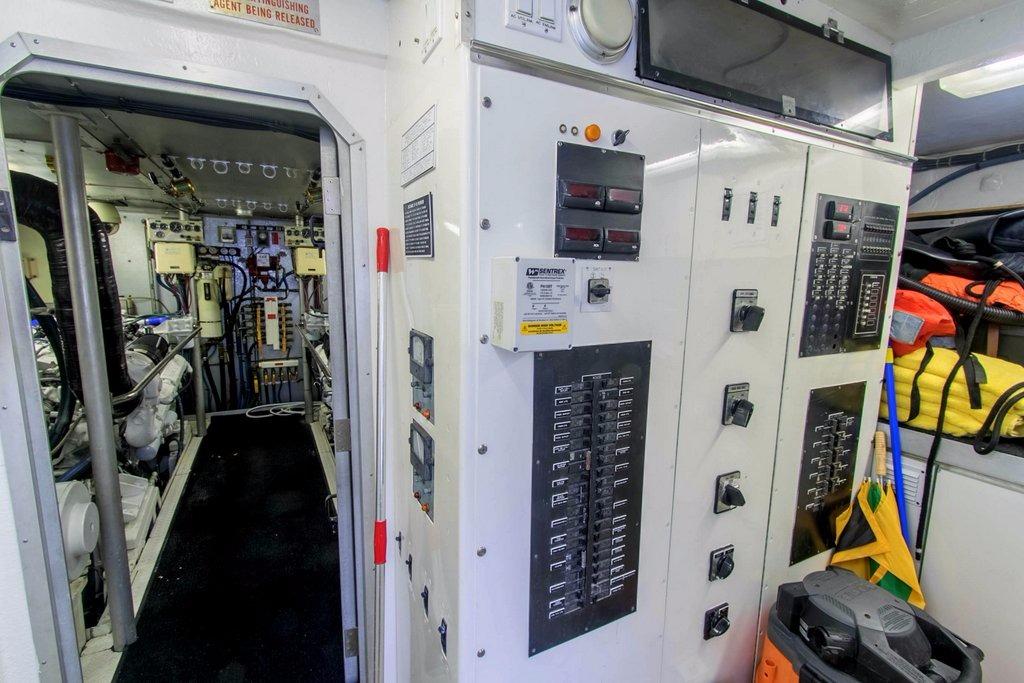 ENGINE INSIDE.jpg