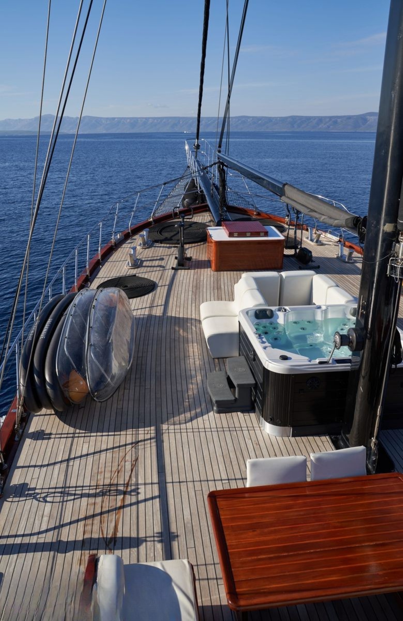 Exterior Relaxation Area With Bath01.jpg