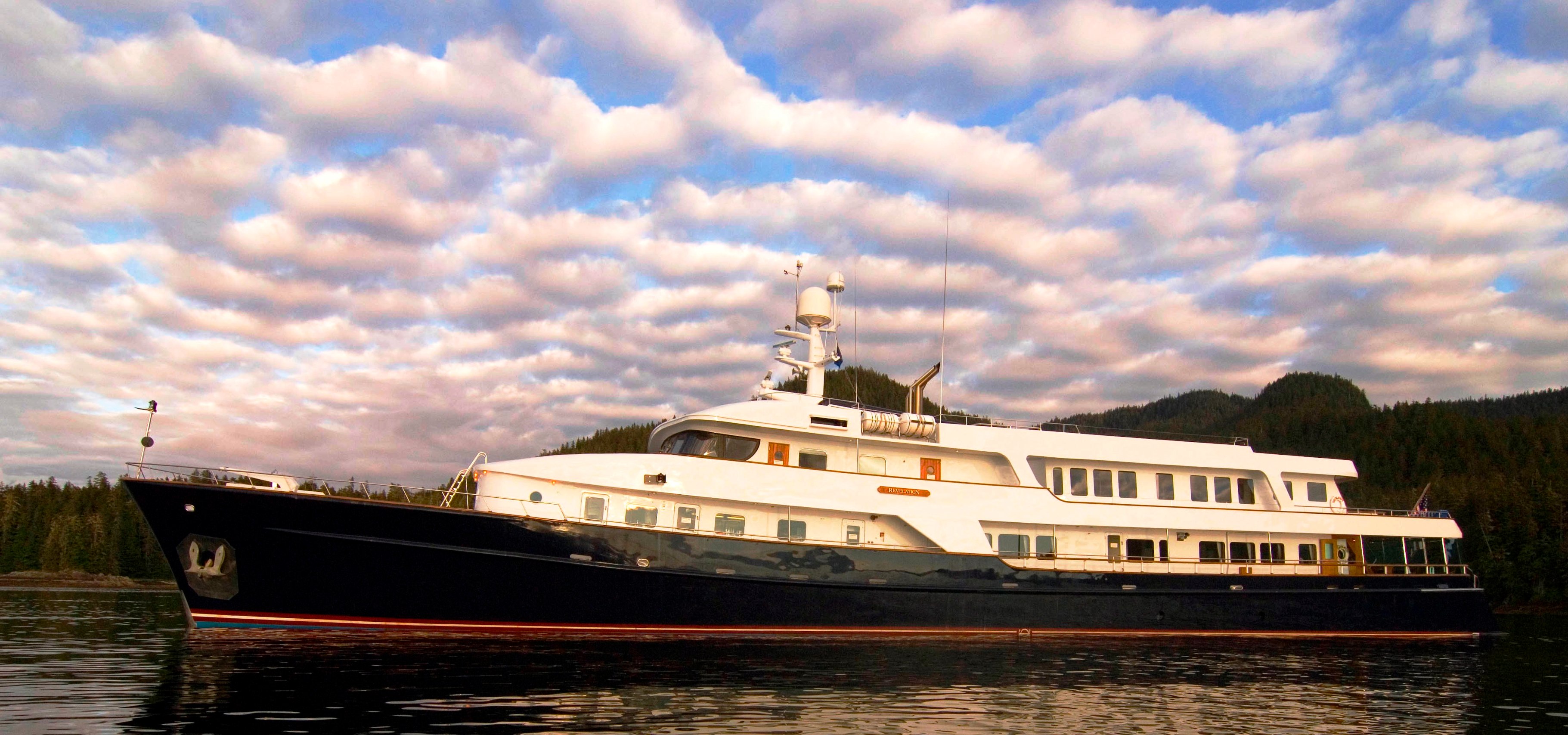 Golf Charter Yacht Stargazer -  Profile.jpg