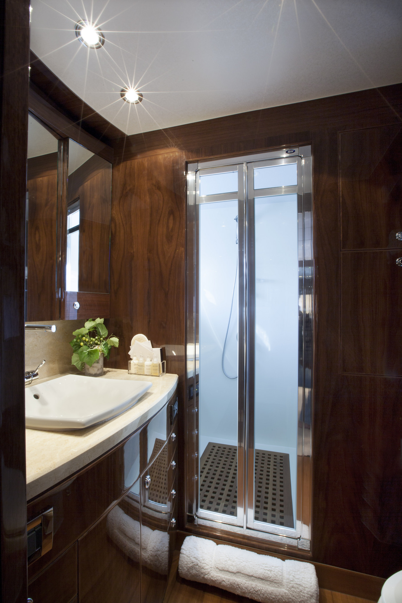 Guest cabin - bathroom 00005.jpg