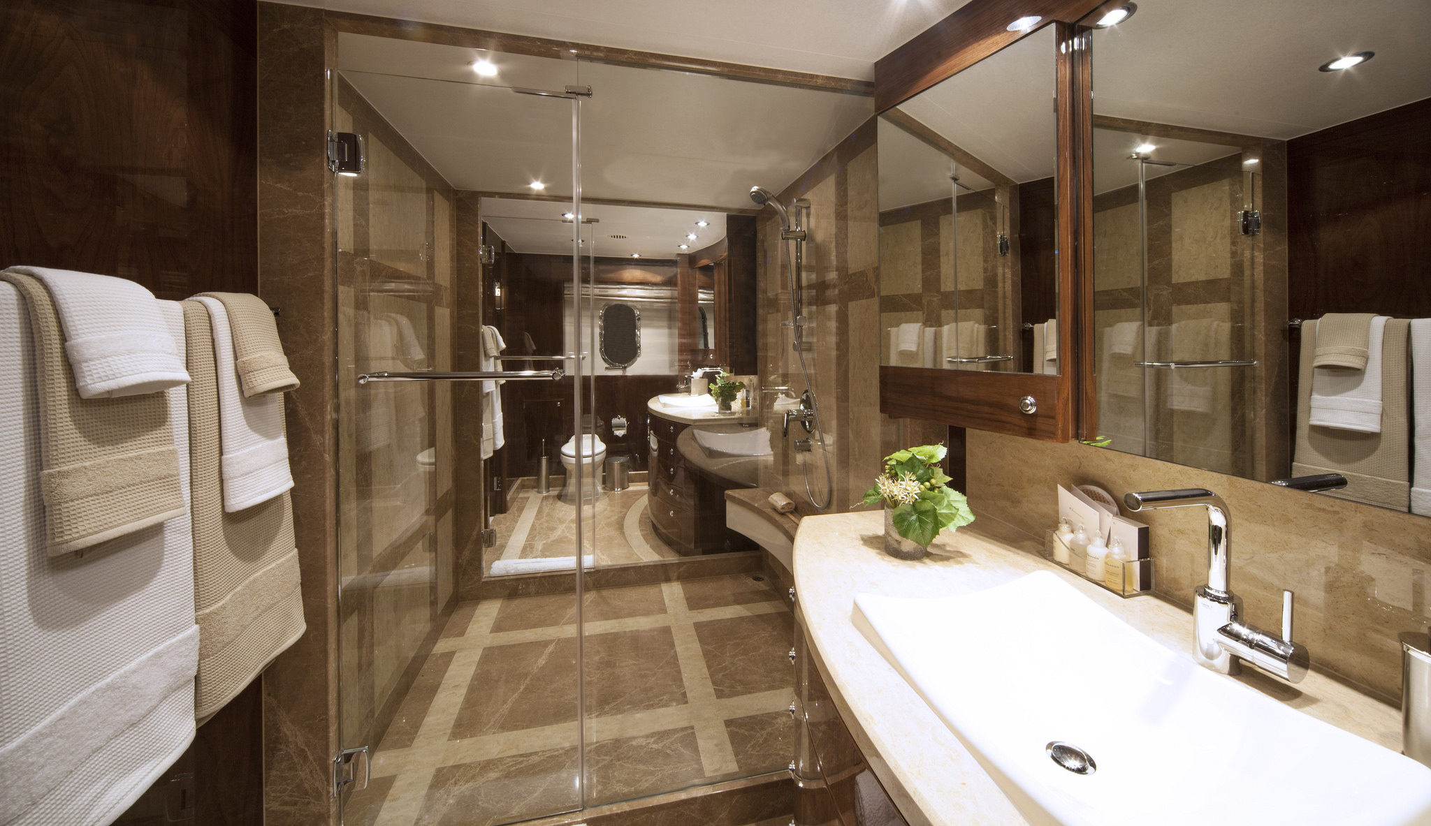 Guest cabin - bathroom 00007.jpg