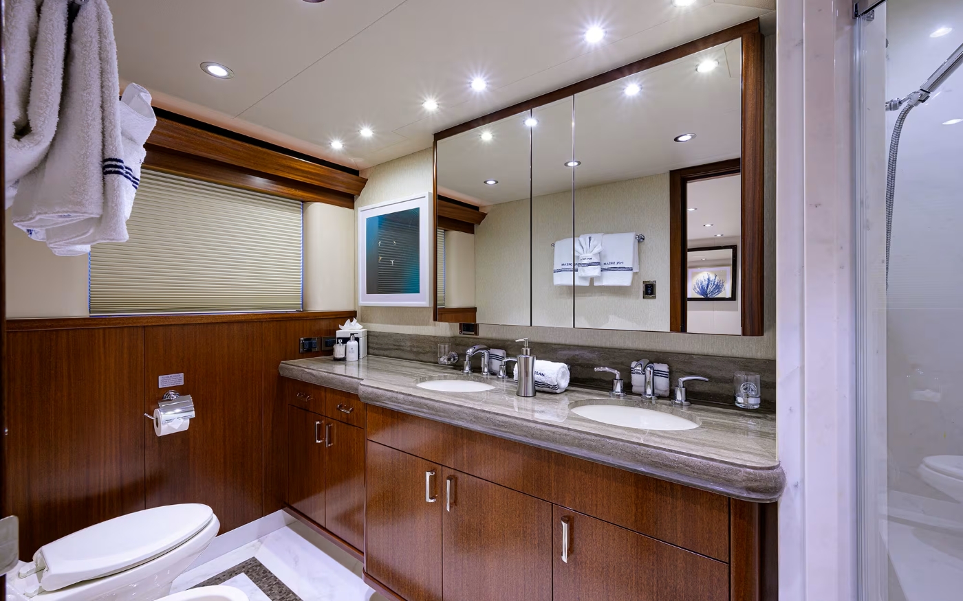 Guest suite bath.jpg