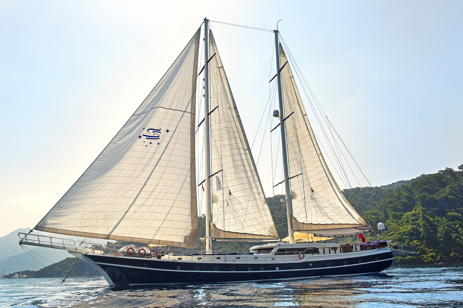 Gulet PERLA DEL MAR II - sailing profile.jpg