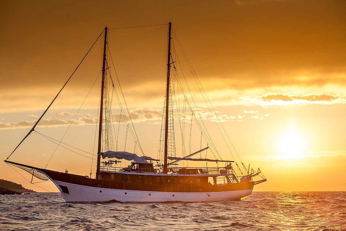 Gulet Sailing yacht ROMANCA sunset.jpg