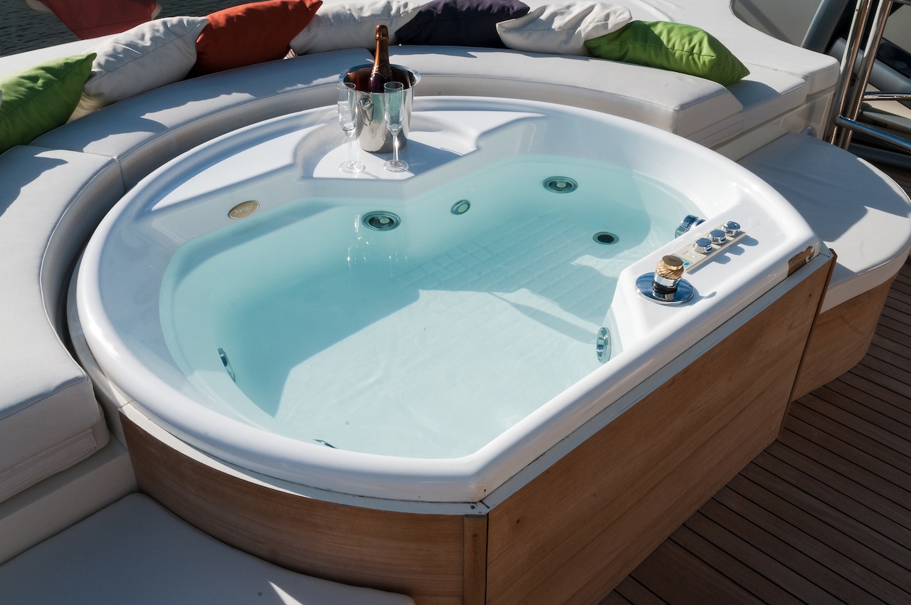 Jacuzzi 00001.jpg