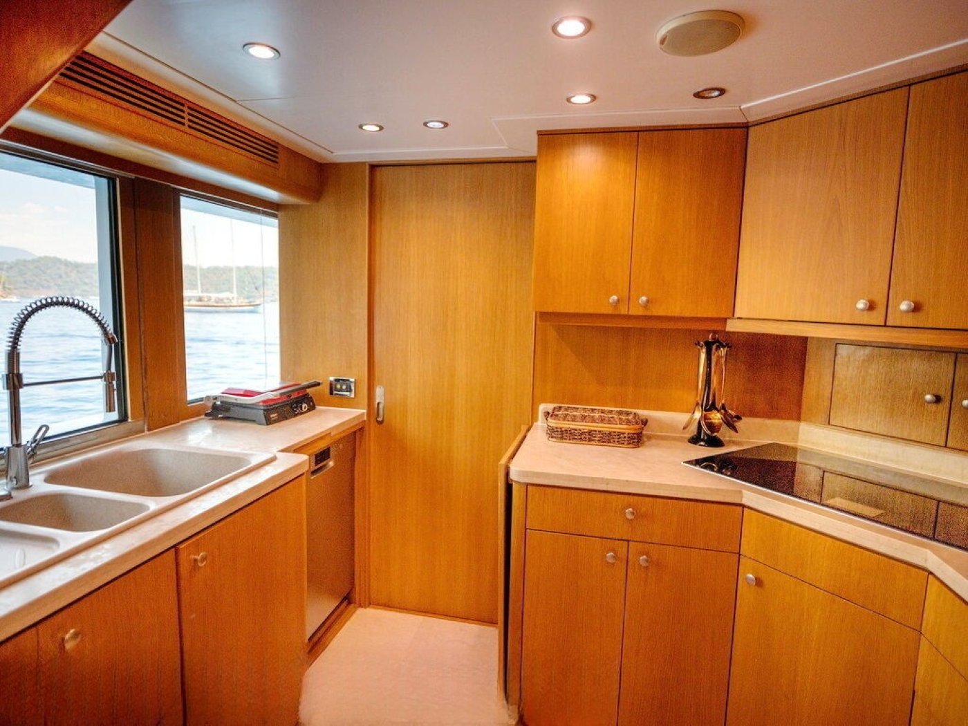 Kitchen Area 03.jpg