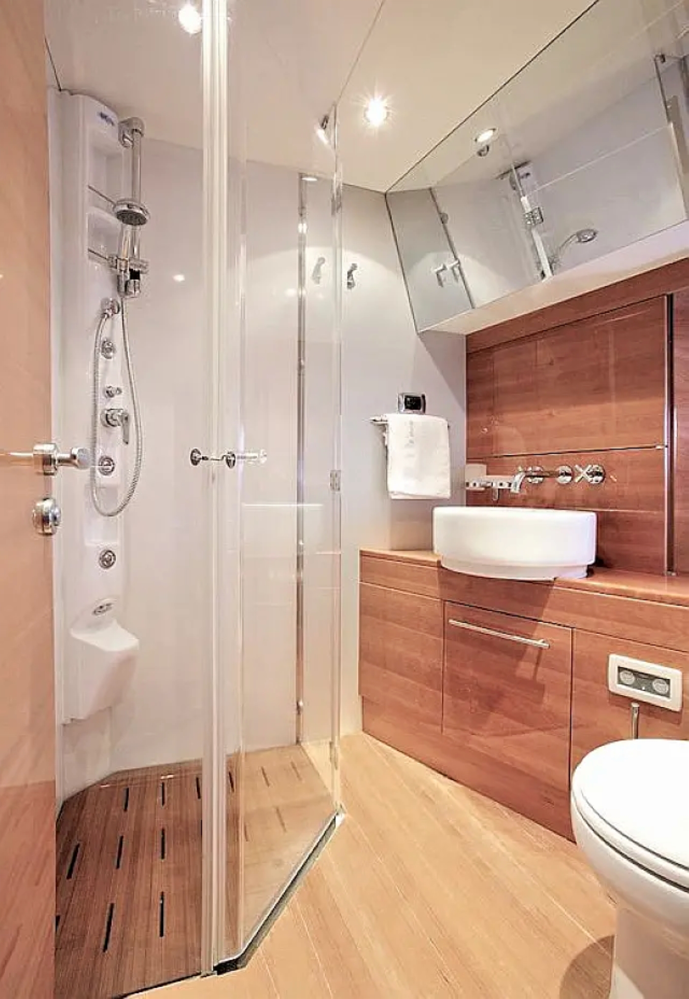 Master Bathroom  012.jpg