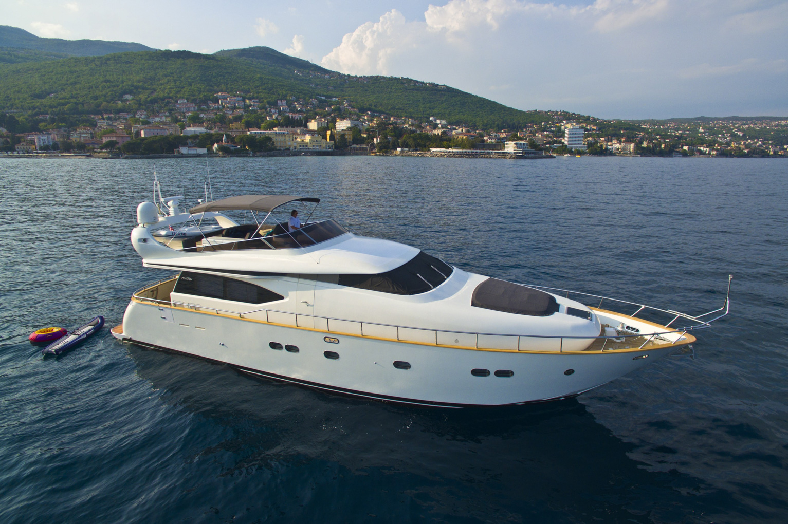 Motor yacht JANTAR.jpg