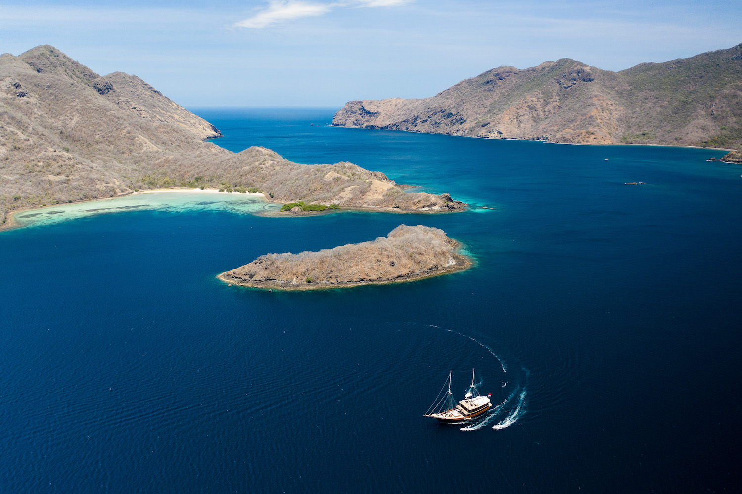 Nusa KodeIsland island.jpg