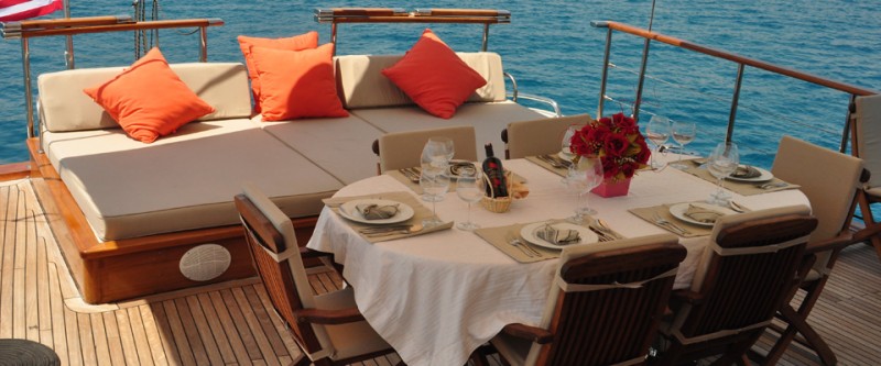 OUTDOOR DINE.jpg
