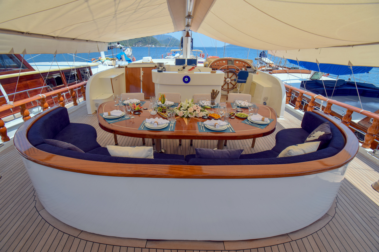 PERLA DEL MAR Exterior - Al fresco dining.jpg