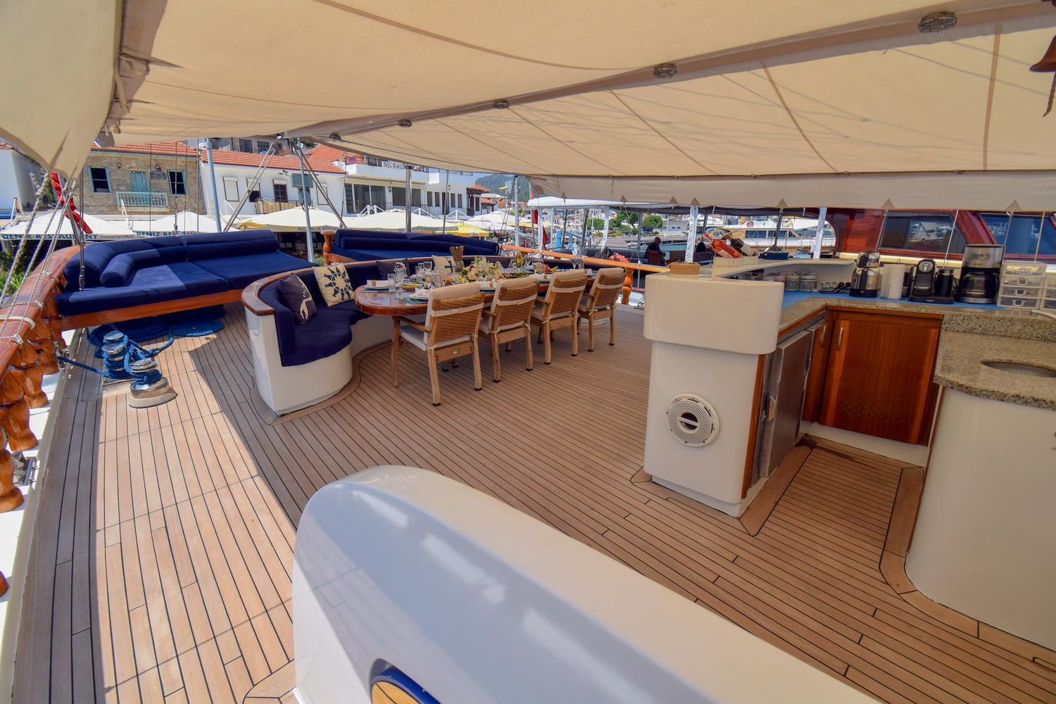 PERLA DEL MAR Exterior - Sun deck 2.jpg