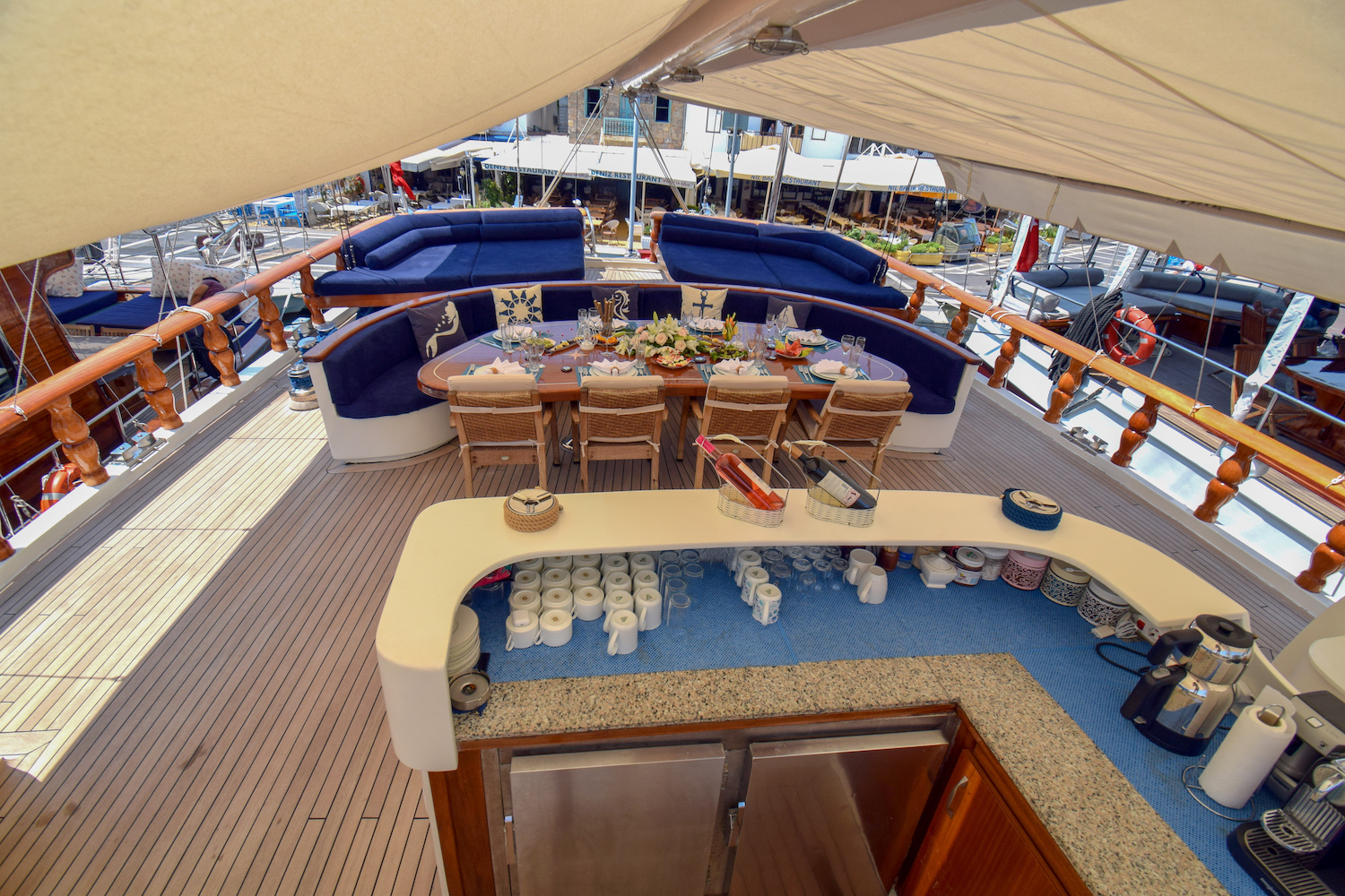 PERLA DEL MAR Exterior - Sun deck bar and dining.jpg