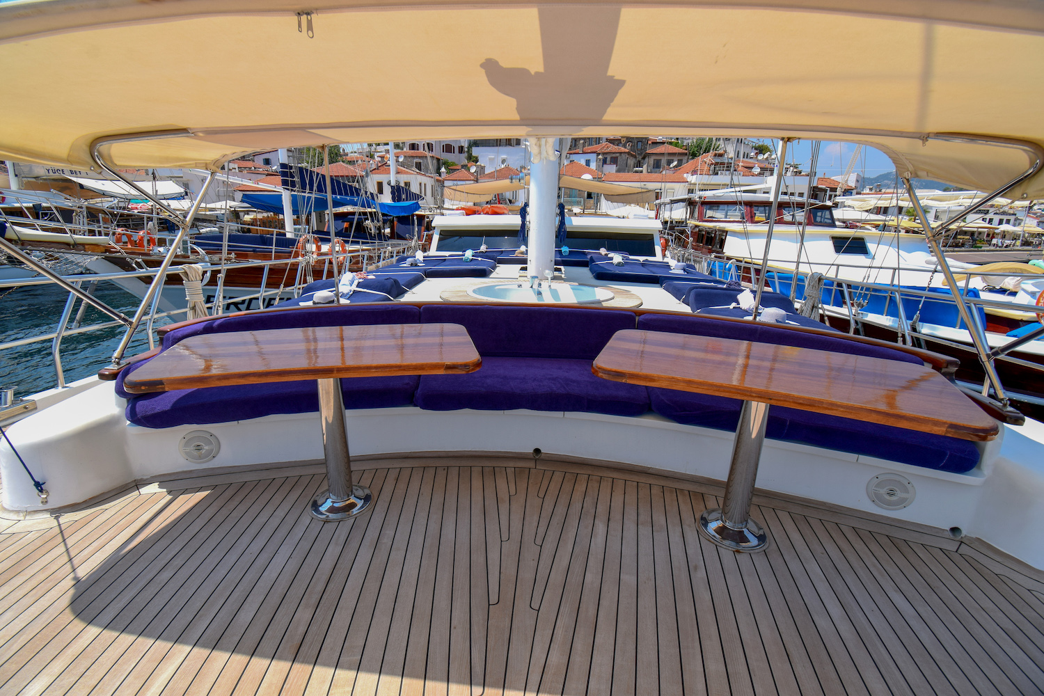 PERLA DEL MAR Exterior - Sun deck seating.jpg