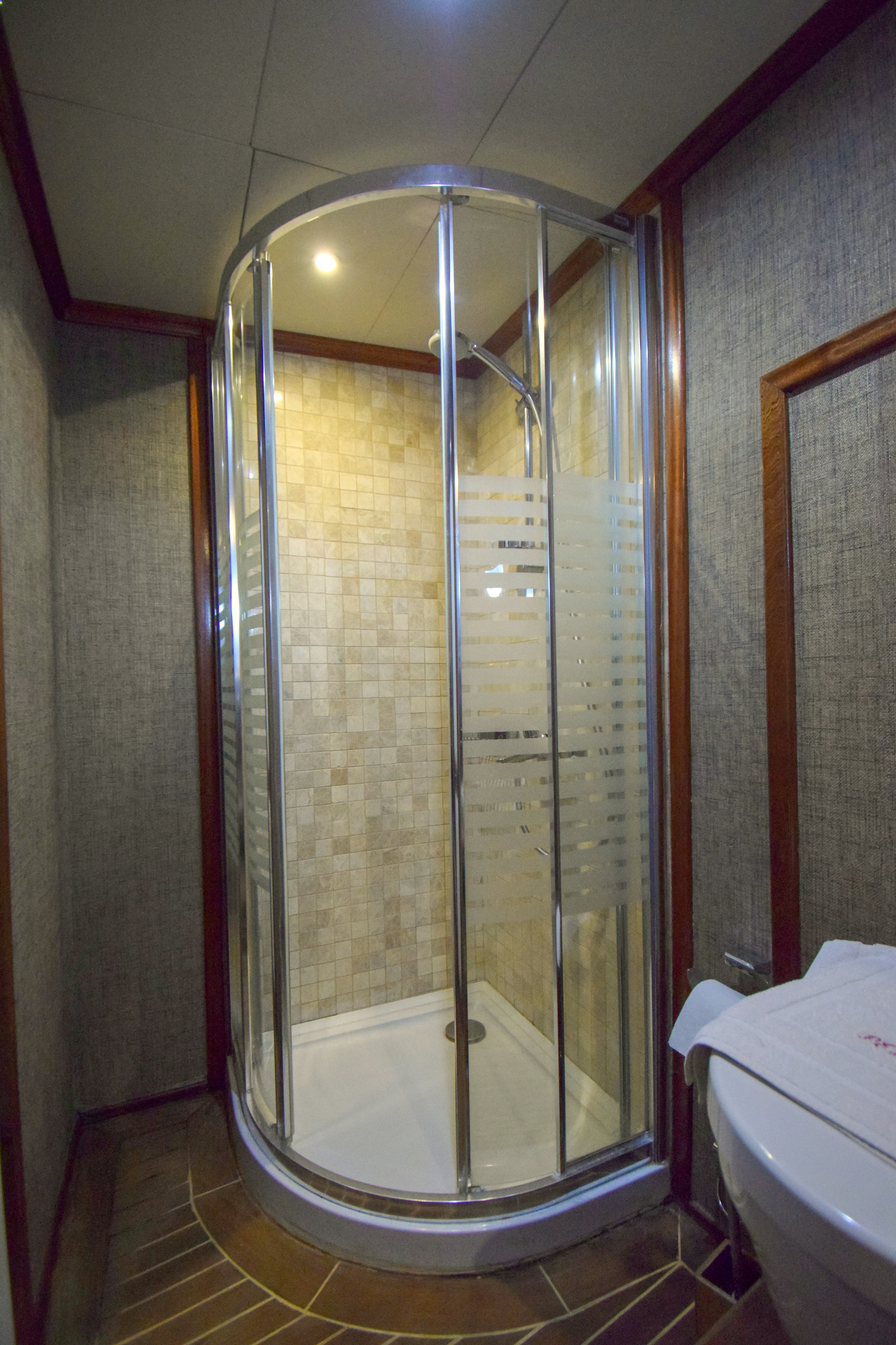 PERLA DEL MAR Interior - Double ensuite 1.jpg