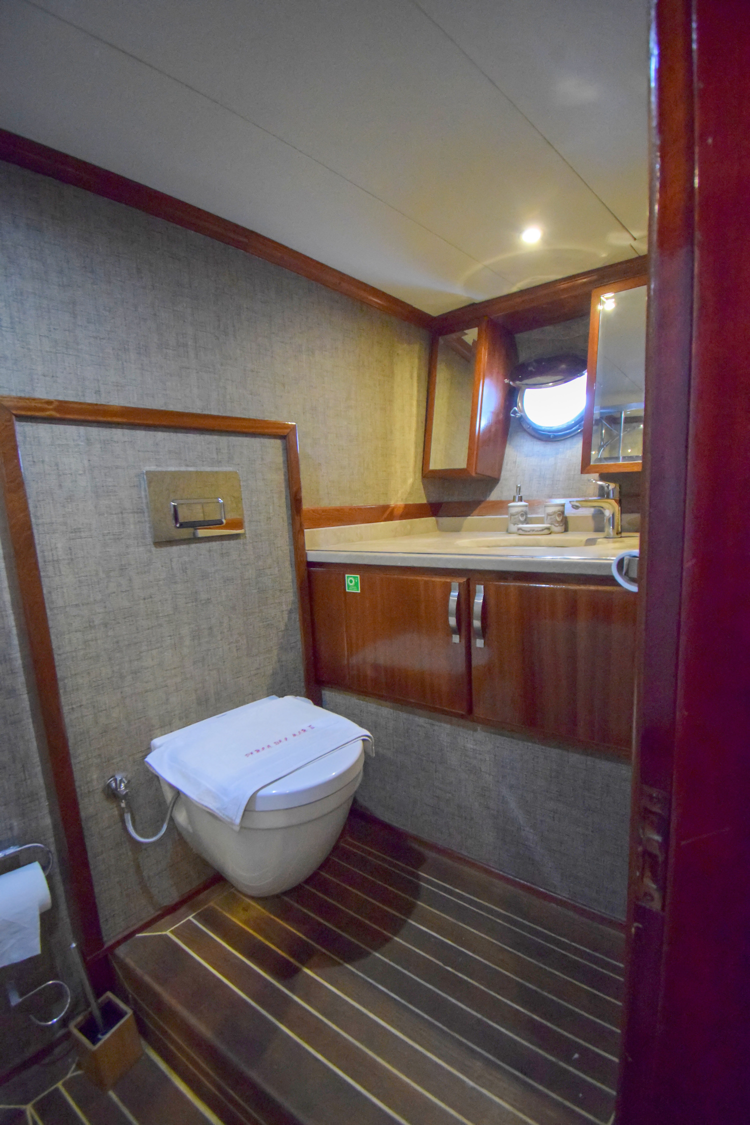 PERLA DEL MAR Interior - Double ensuite 2.jpg
