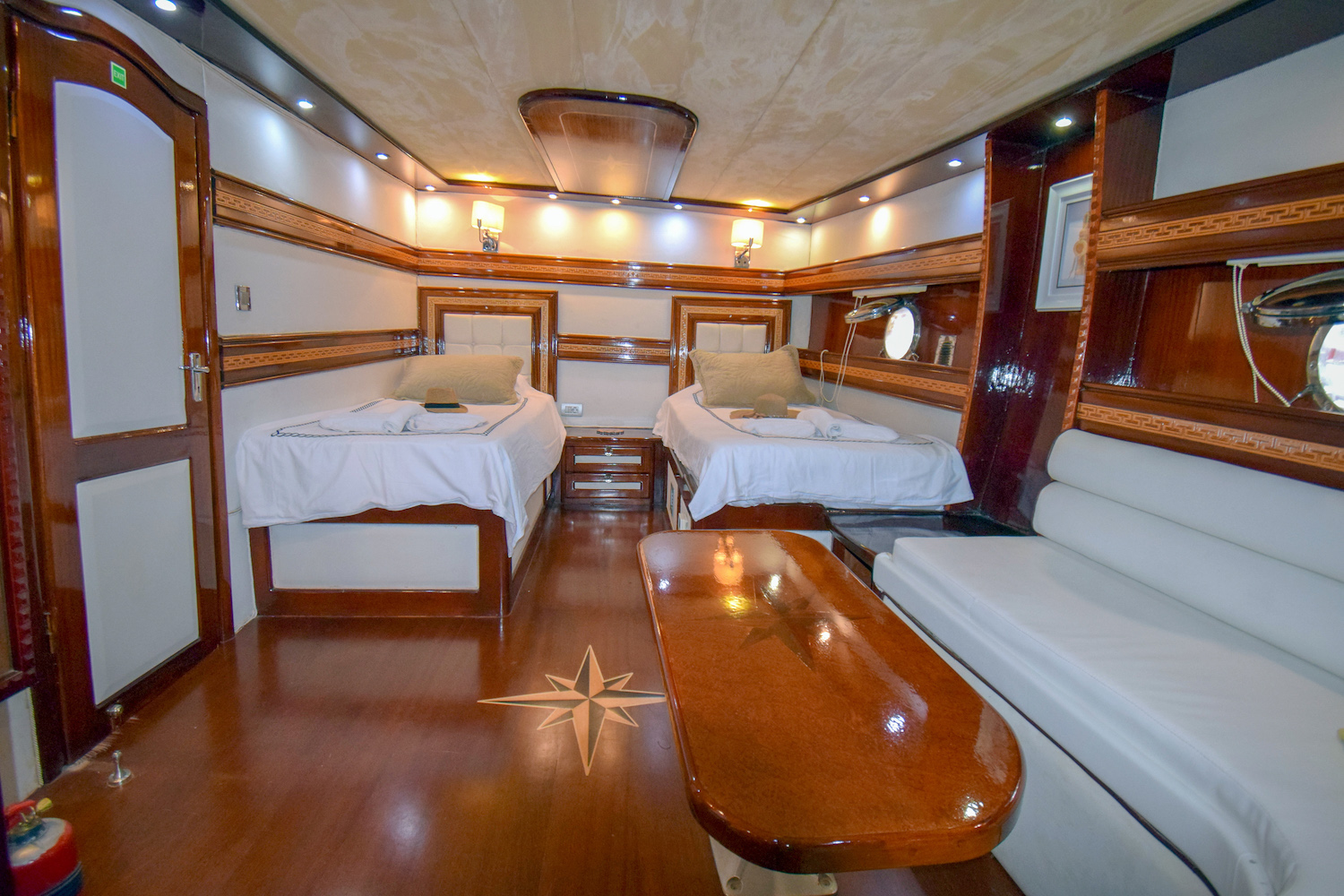 PERLA DEL MAR Interior - Twin cabin 1.jpg