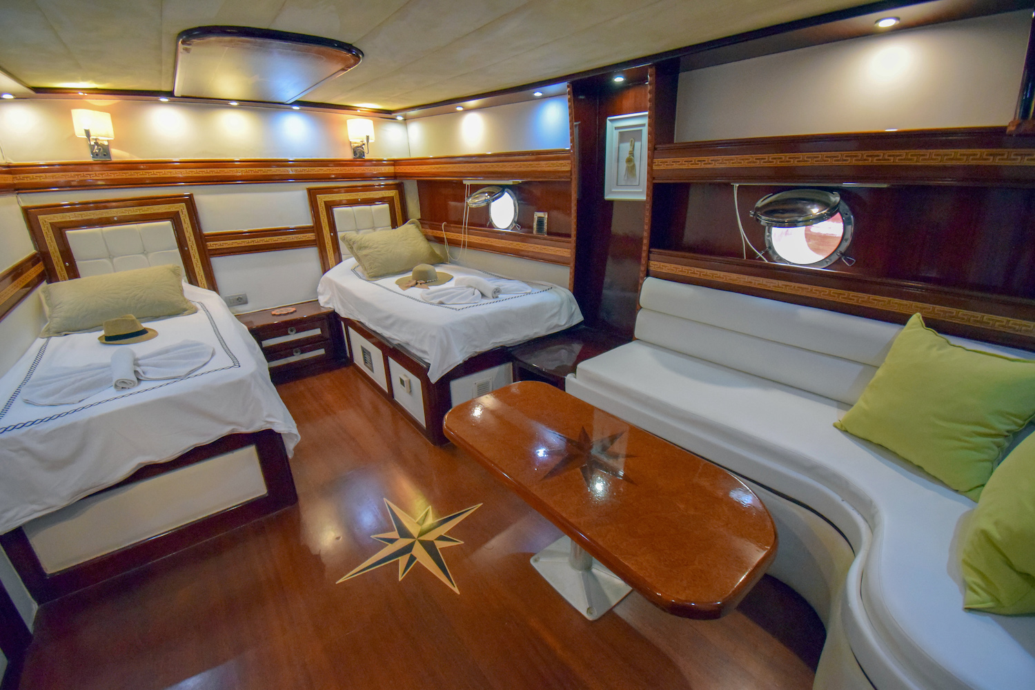PERLA DEL MAR Interior - Twin cabin 2.jpg