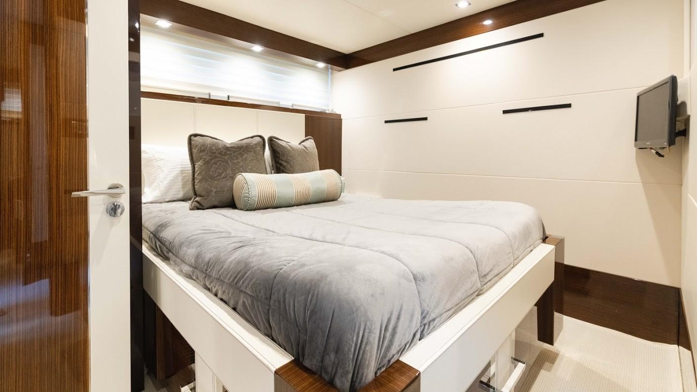 Queen stateroom.jpg