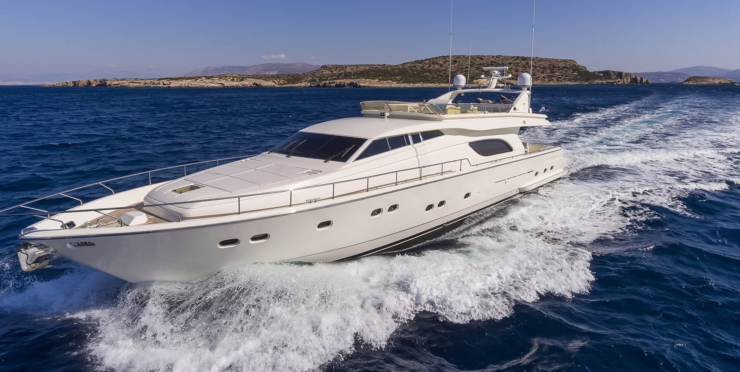 SEA DOG motor yacht running.jpg