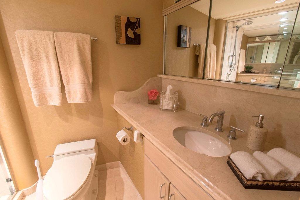 SIDE ENSUITE.jpg