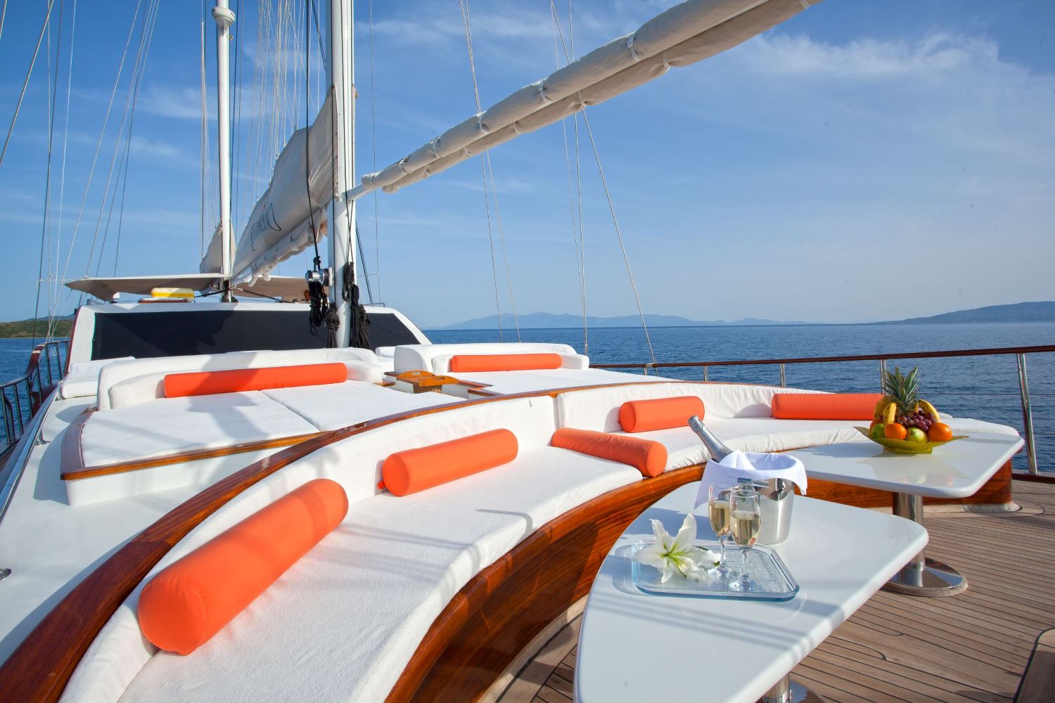 SUNDECK SUN.jpg
