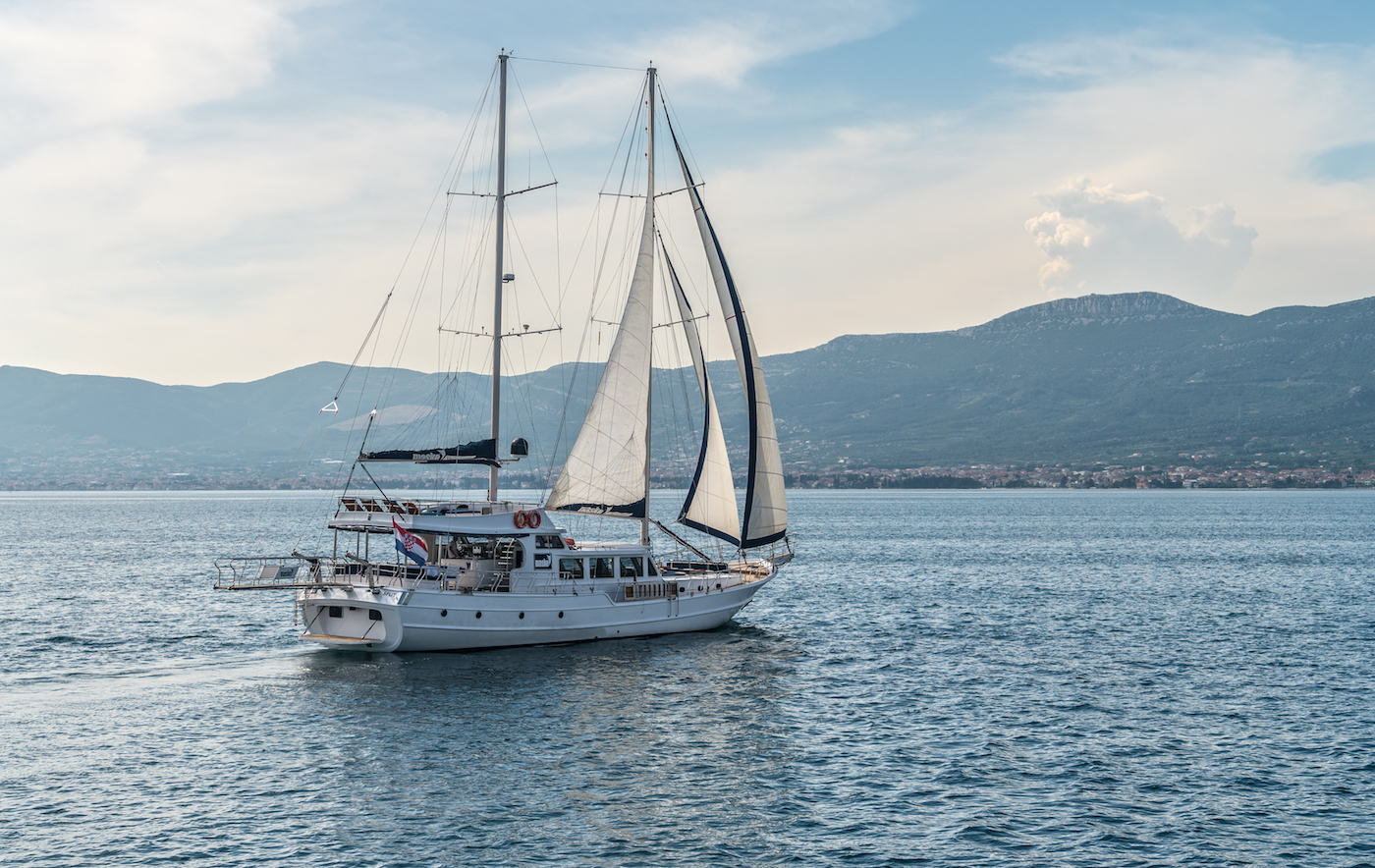 Sailing yacht MASKE.jpg