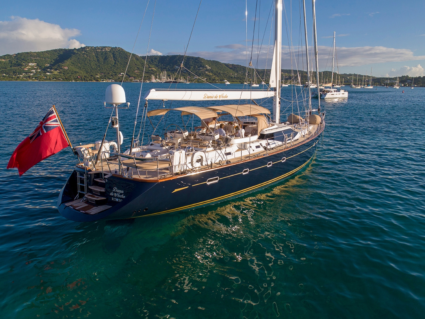 Superyacht Dama de Noche.jpg