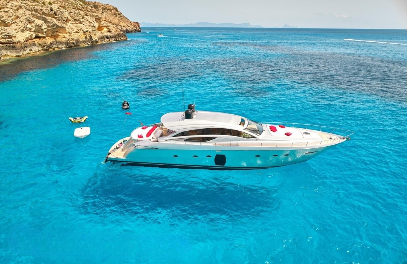 Superyacht LEGENDARY.jpg