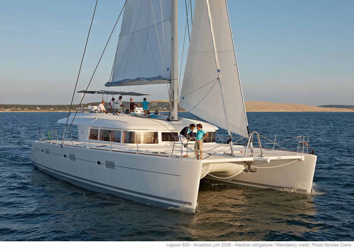 Yacht DRAGON Lagoon 620 Catamaran.jpg