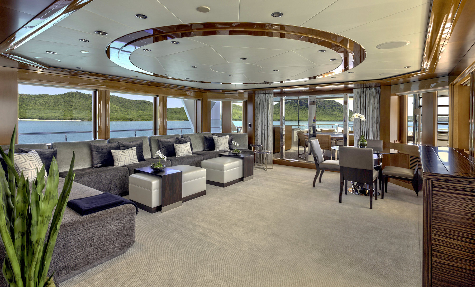 aquavita-sky-lounge.jpg