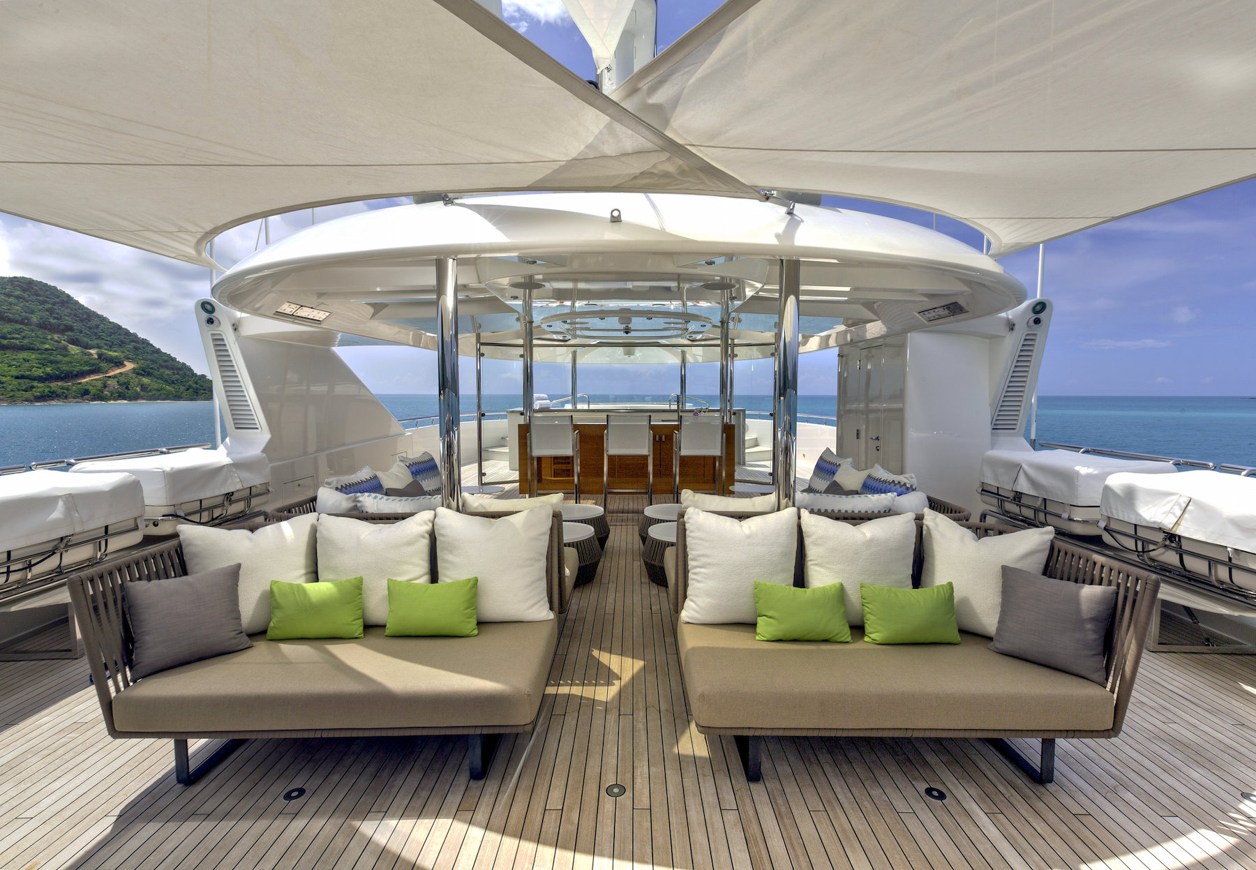 aquavita-sun-deck.jpg