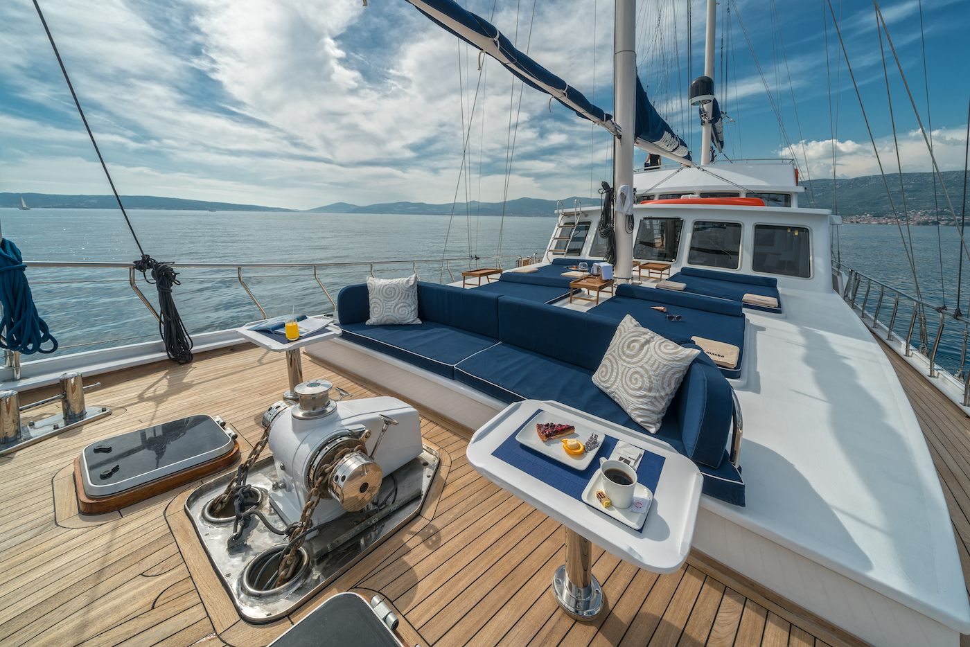 deck louning and sunbathing area.jpg