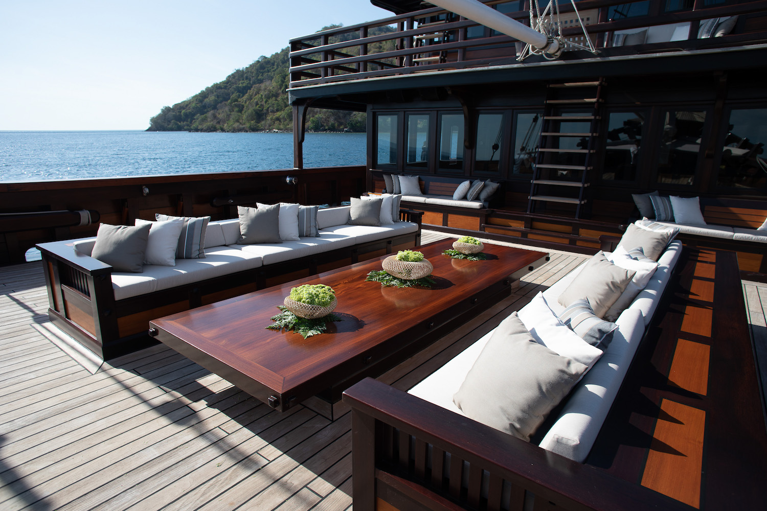 front deck - seating.jpg