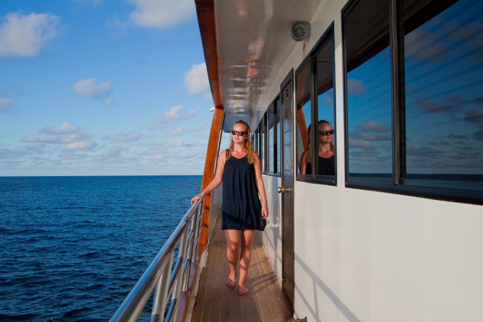 galapagos-grand-odyssey-corridor.jpg