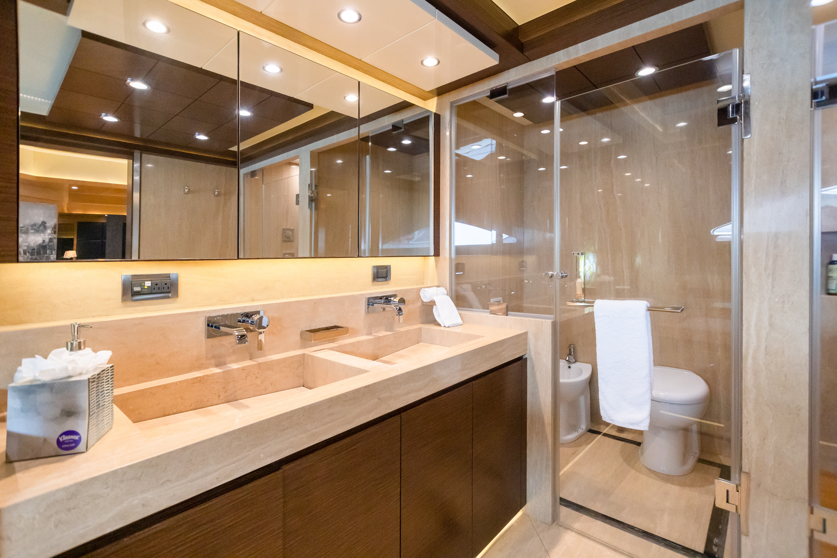 owner ensuite.jpg