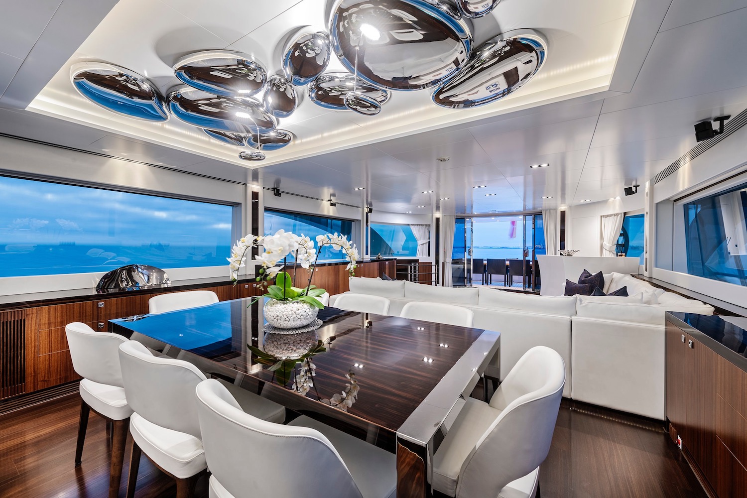 saloon dining area.jpg
